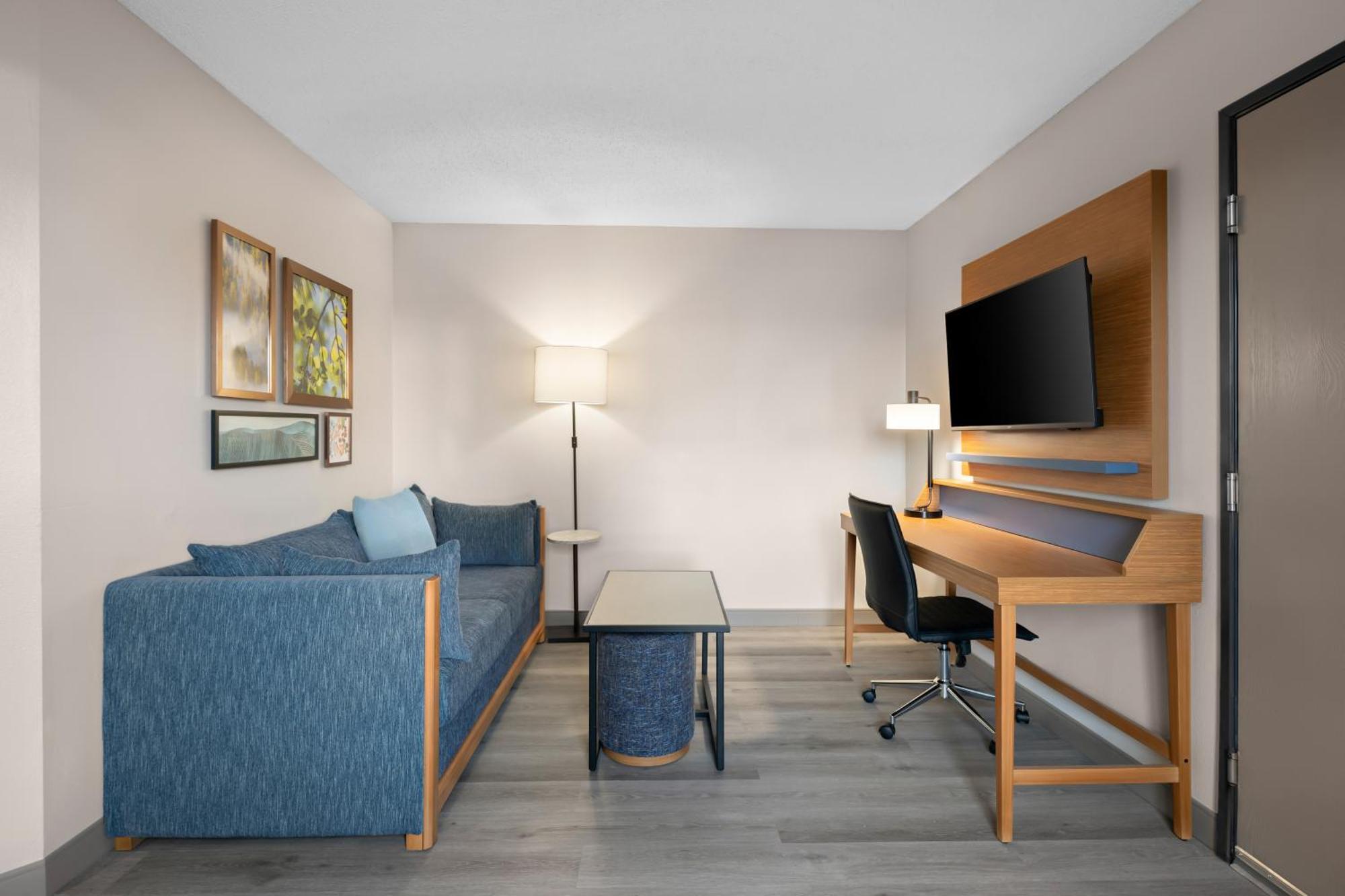 Country & By Radisson, Coon Rapids, Mn 3*