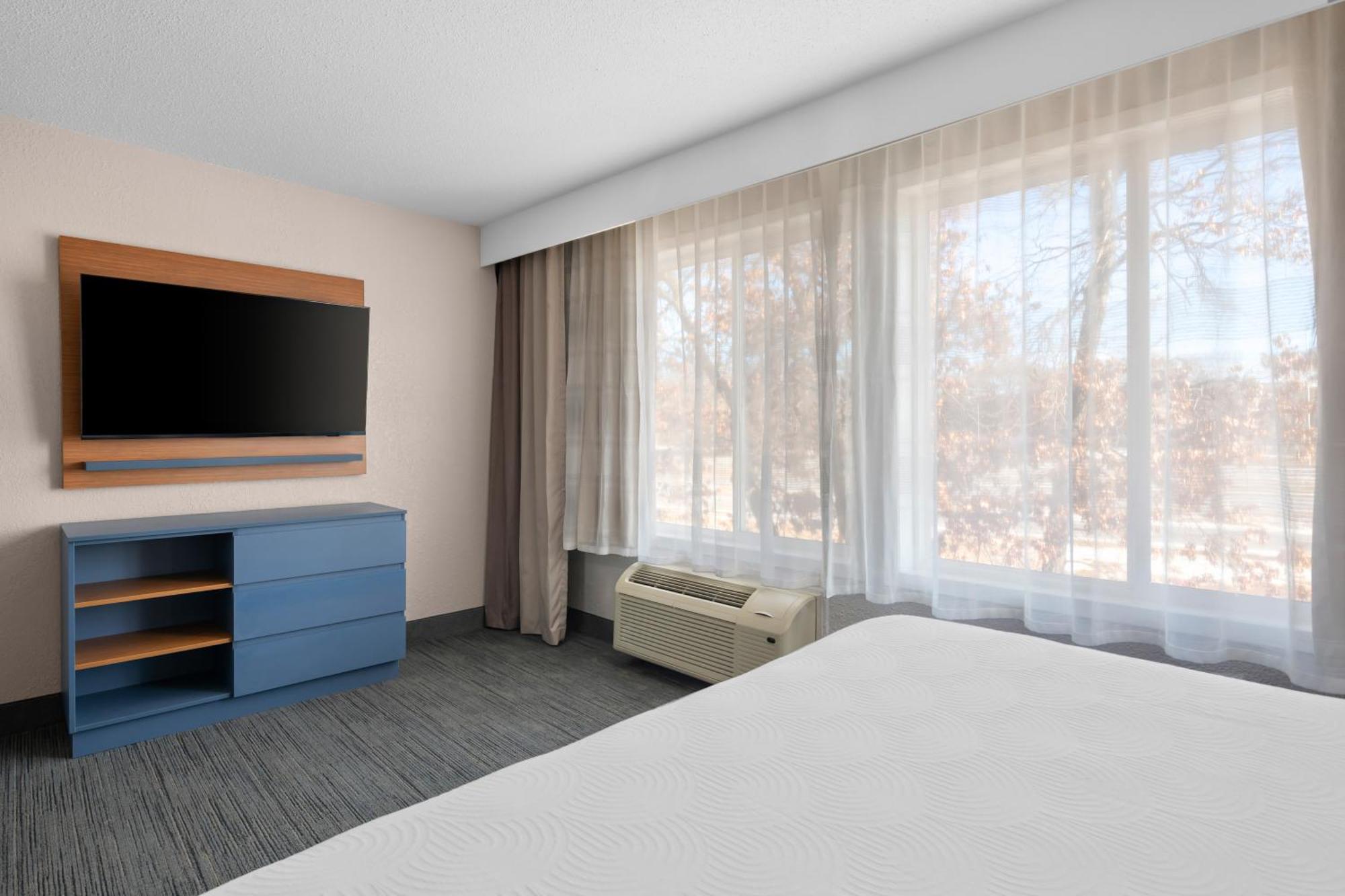 Hotel Country & By Radisson, Coon Rapids, Mn Coon Rapids